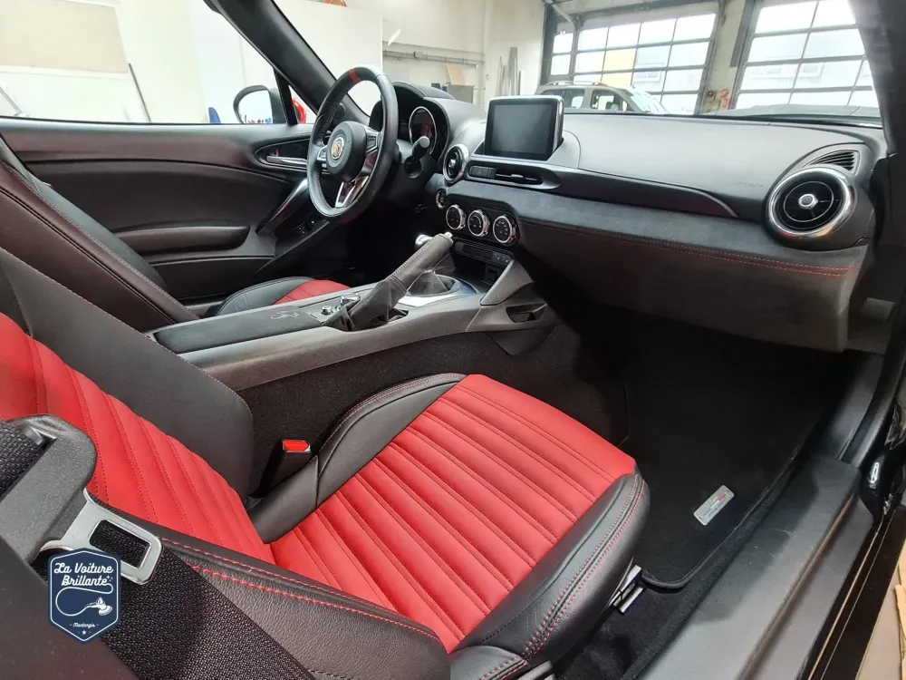 Nettoyage-Car-staging-Abarth-voiture-de-sport