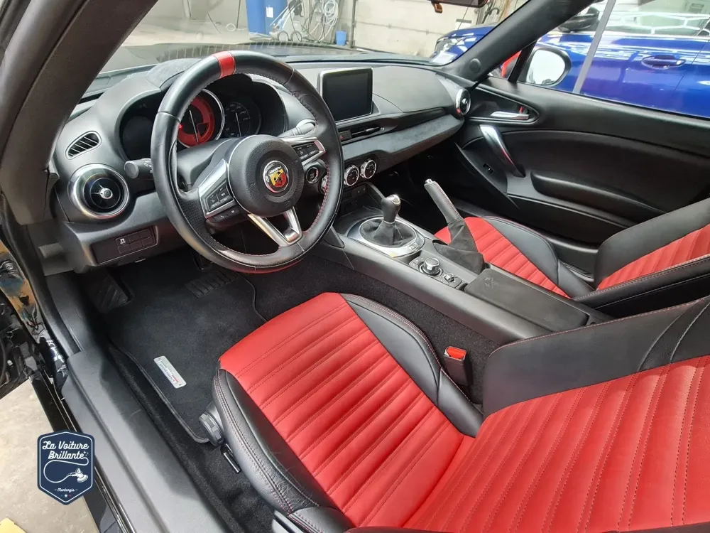 Nettoyage-Car-staging-Abarth-voiture-de-sport