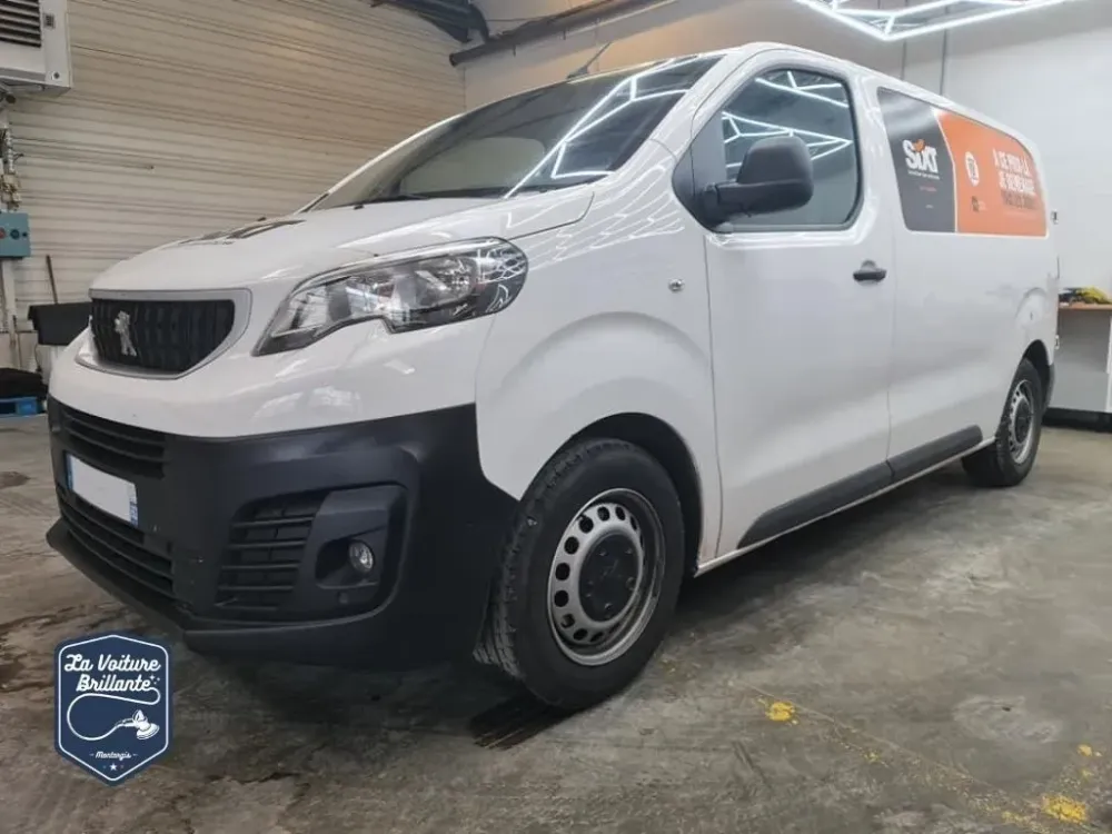 Utilitaire-Preparation-esthetique-interieur-et-exterieur-avec-un-destickage-complet